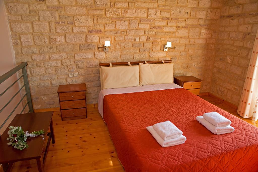 Enastron Villas Kyparissia Rum bild