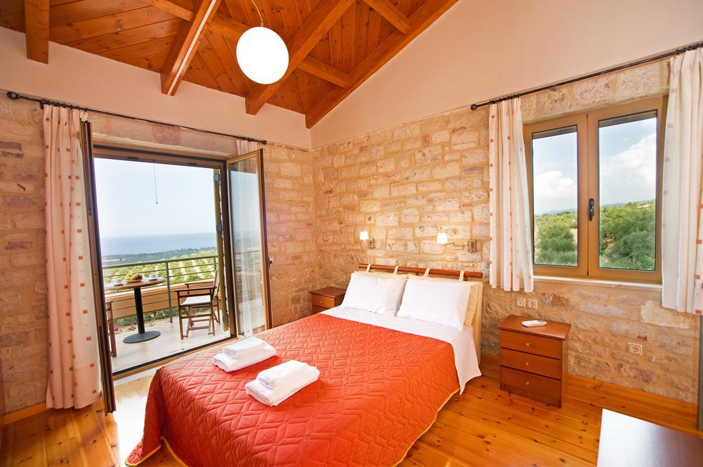 Enastron Villas Kyparissia Rum bild
