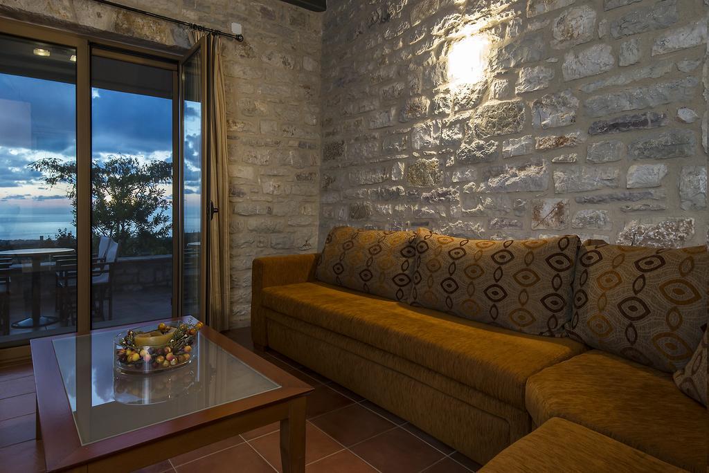 Enastron Villas Kyparissia Exteriör bild