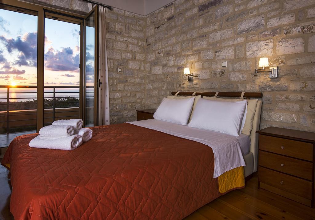 Enastron Villas Kyparissia Exteriör bild