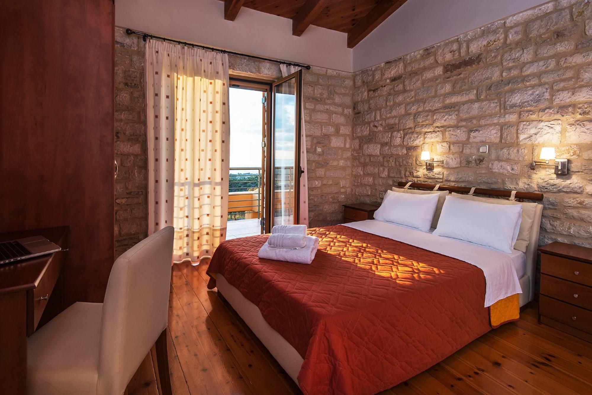 Enastron Villas Kyparissia Exteriör bild