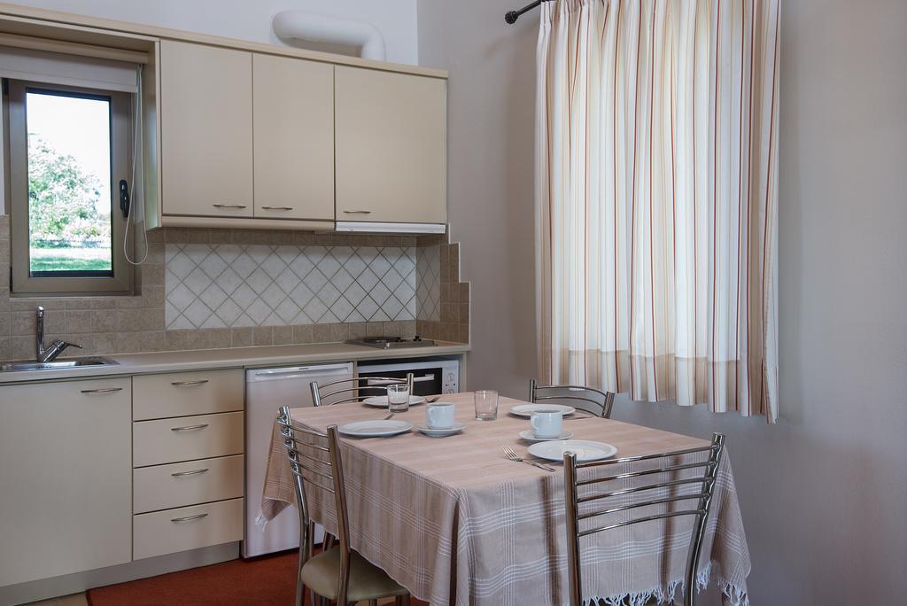 Enastron Villas Kyparissia Exteriör bild