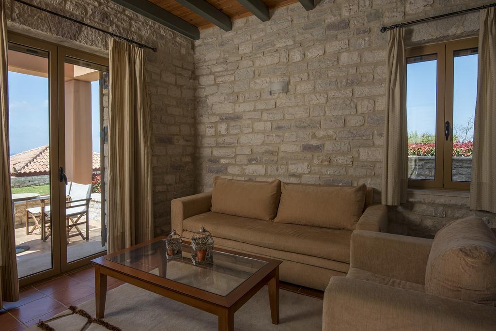Enastron Villas Kyparissia Exteriör bild