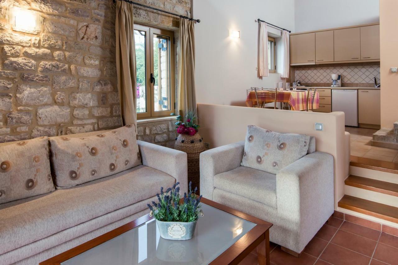 Enastron Villas Kyparissia Exteriör bild