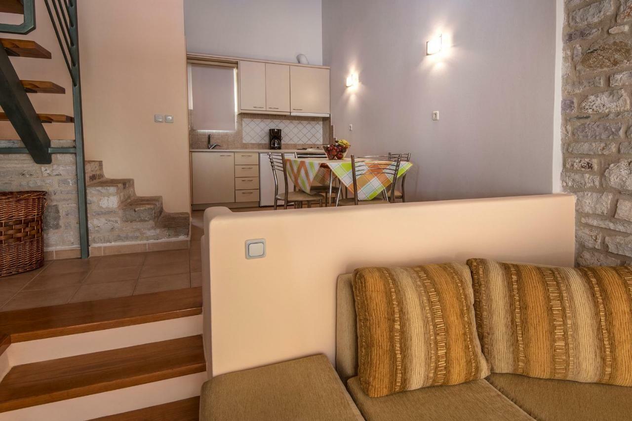 Enastron Villas Kyparissia Exteriör bild