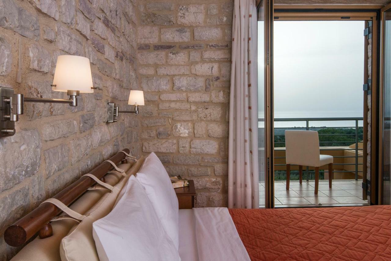 Enastron Villas Kyparissia Exteriör bild