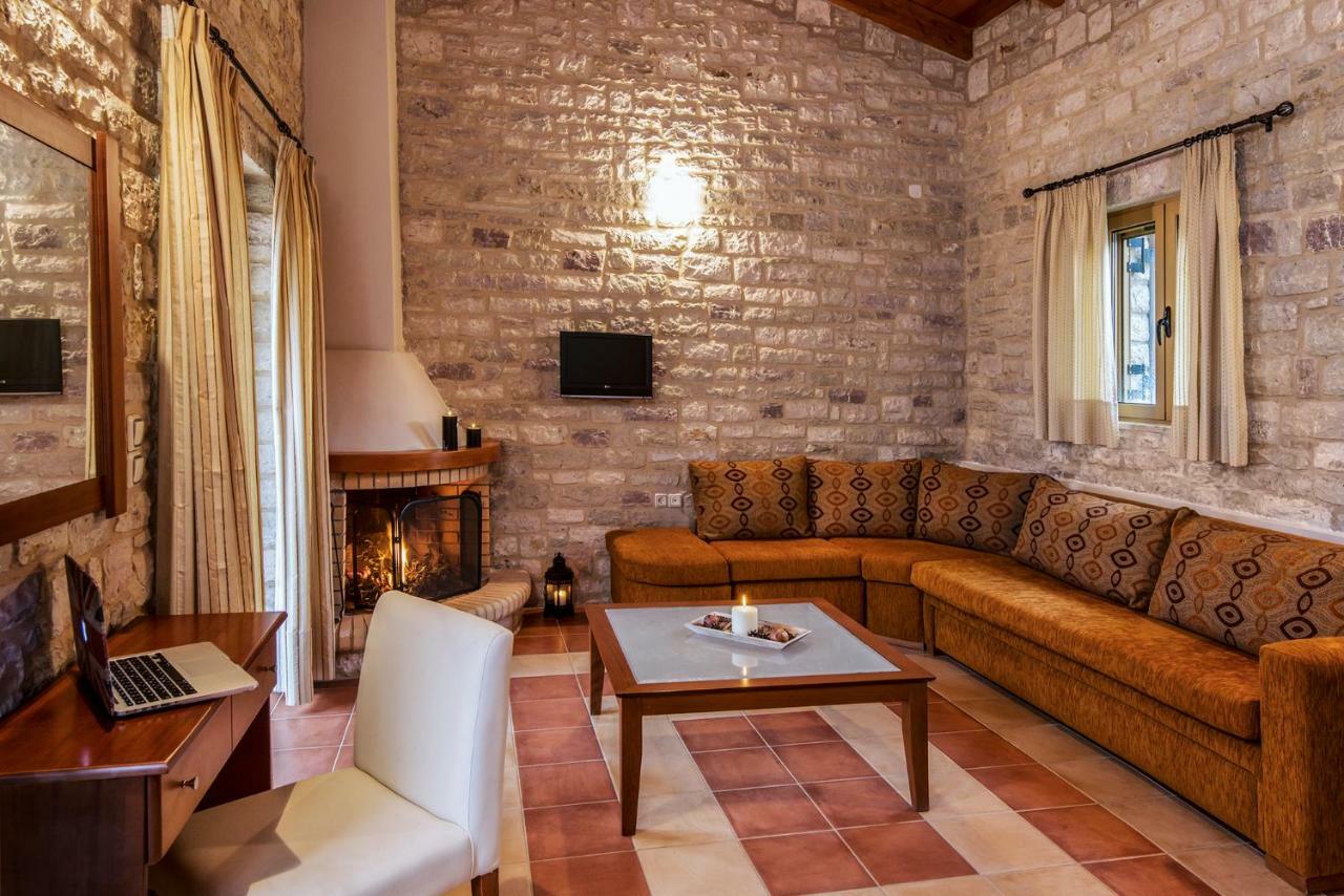 Enastron Villas Kyparissia Exteriör bild