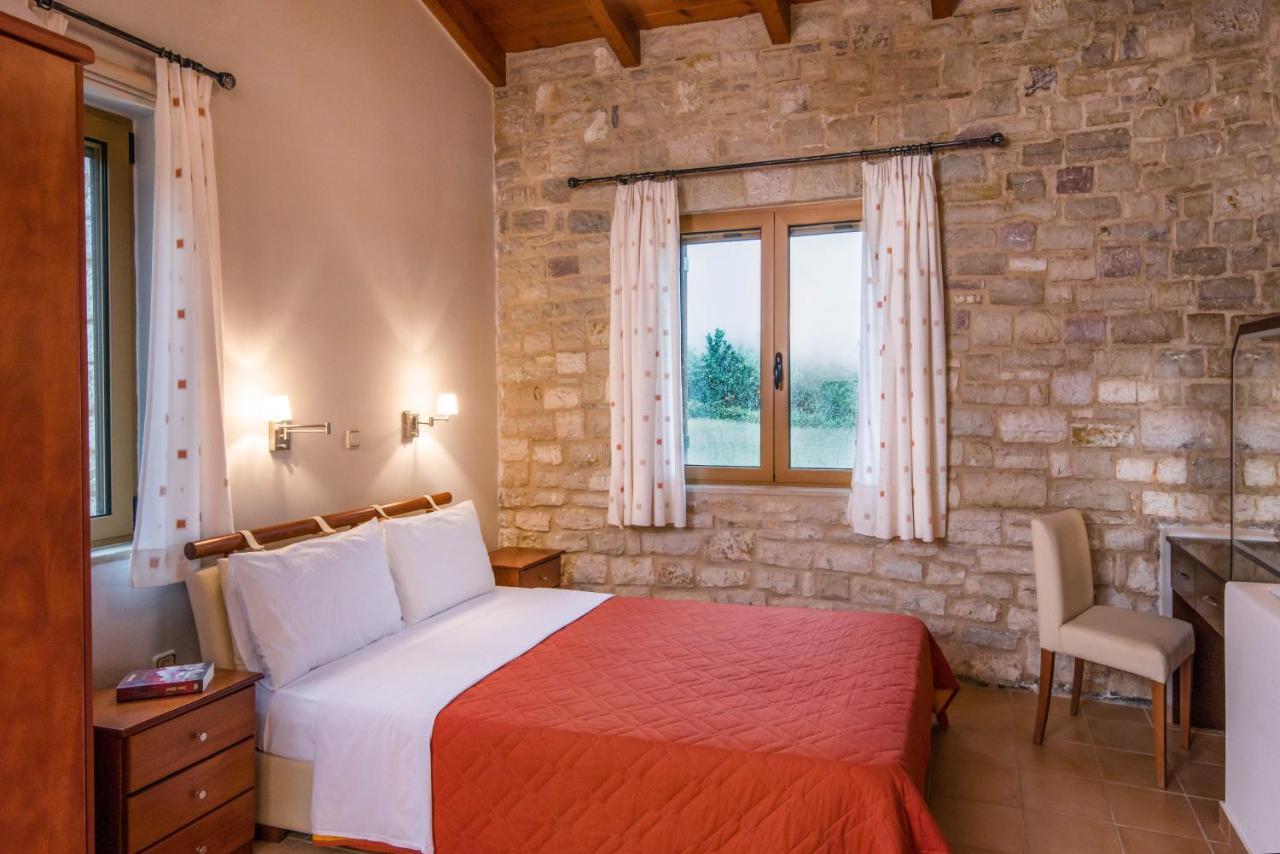 Enastron Villas Kyparissia Exteriör bild