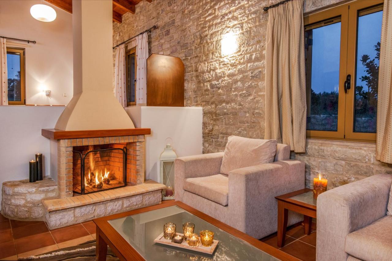 Enastron Villas Kyparissia Exteriör bild
